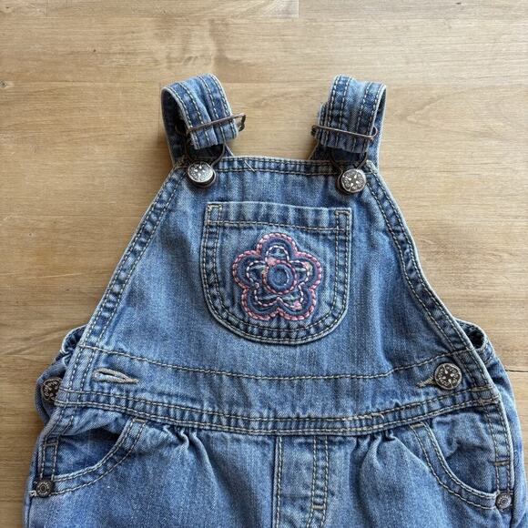 OshKosh B'gosh Overalls Vestbak Sz 9 M Girls Bib Floral Flower Blue Embroidered - Picture 2 of 9
